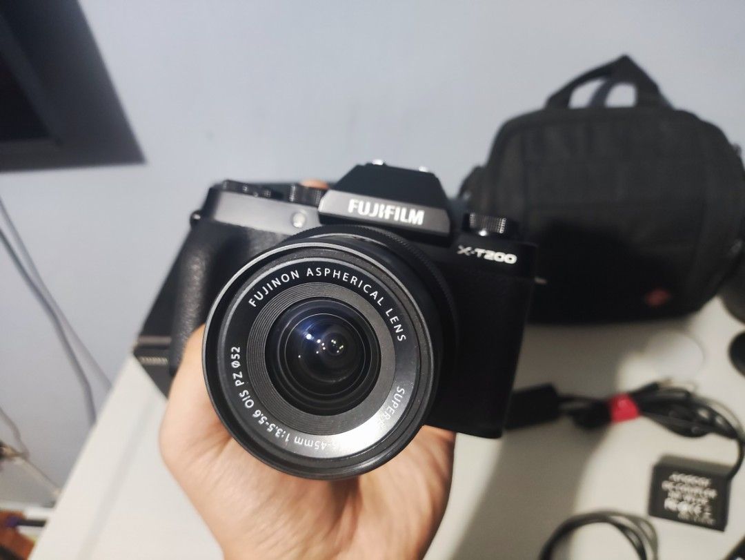Fujifilm XT200 mirrorless camera, Photography, Cameras on Carousell