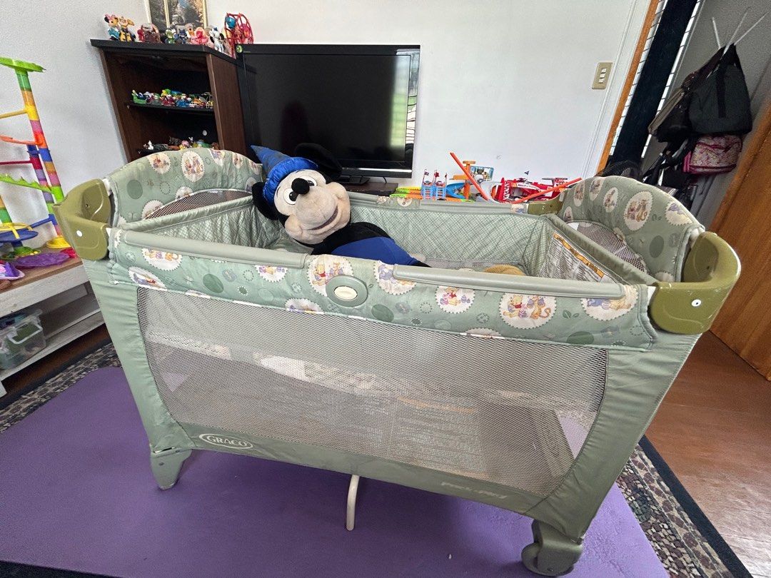 Graco baby crib (Category: Cots & Cribs) located in Del Monte. Submitted by cheezy_aissa (Listing ID 1235324598, Image 2). Description: Preloved Graco Winnie the Pooh baby crib Bought in the US Needs thourough cleaning Obvious signs of usage .