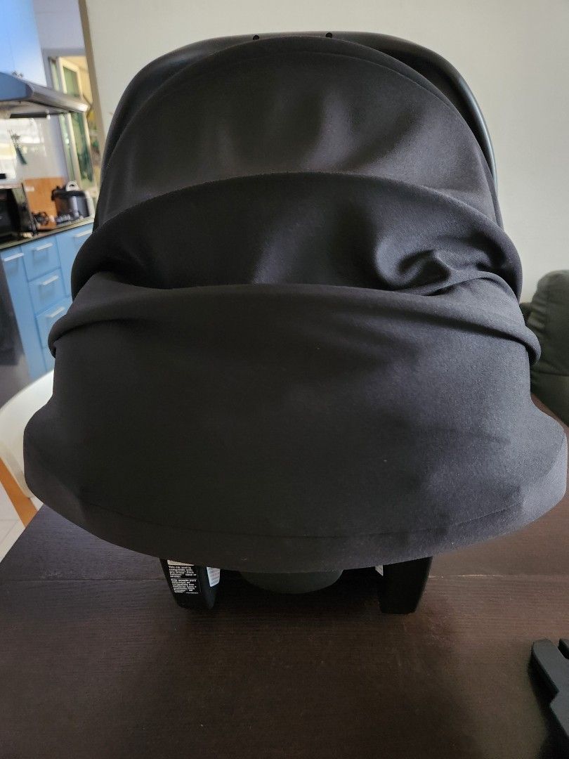 Graco car seat with free car base and stroller adapter, Babies & Kids