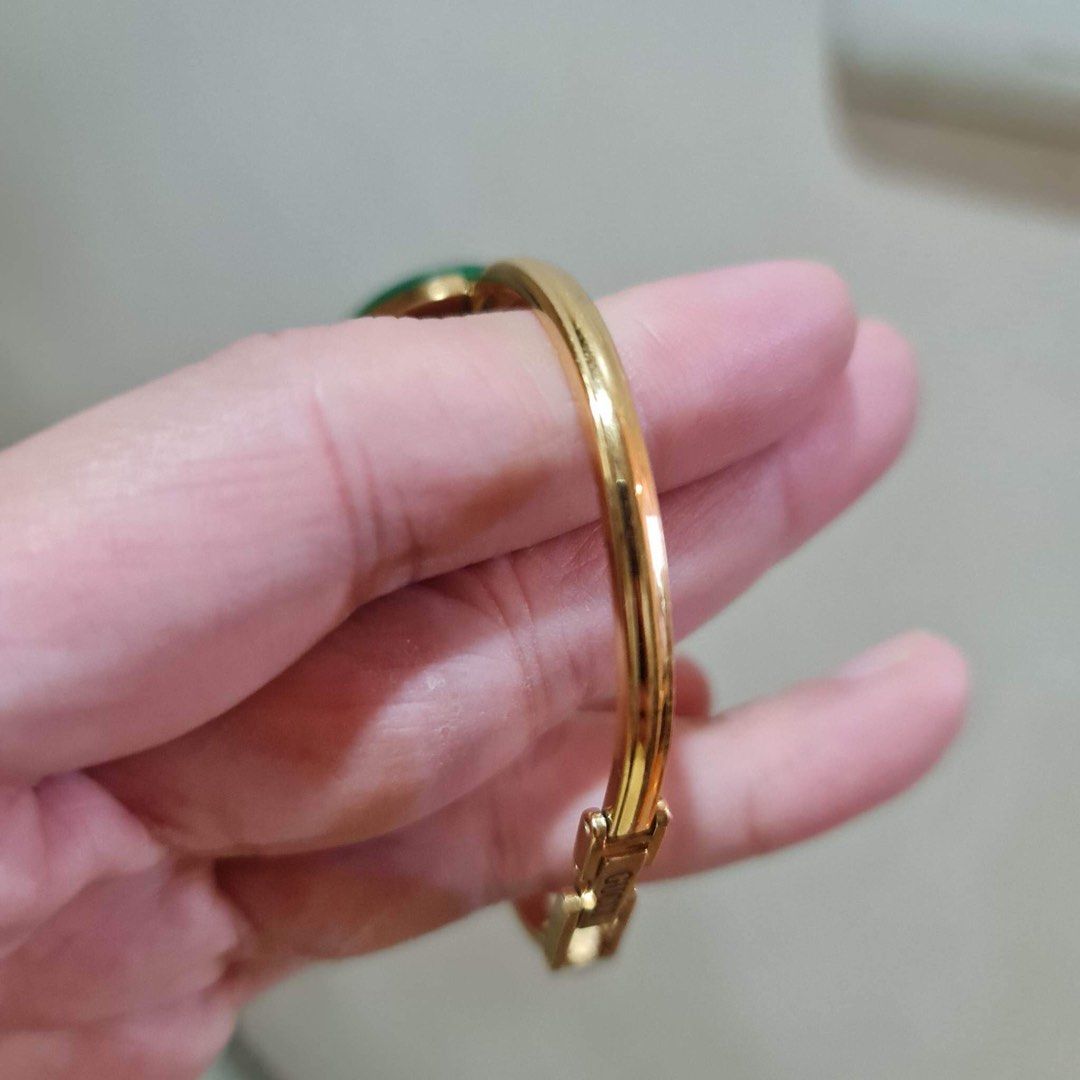 Gucci Watch (Category: Luxury Watches) located in Navotas City. Submitted by _strawberrymelon (Listing ID 1235451726, Image 3). Description: Original preloved gucci watch M-L size in prestine condition Low ballers will not entertained .
