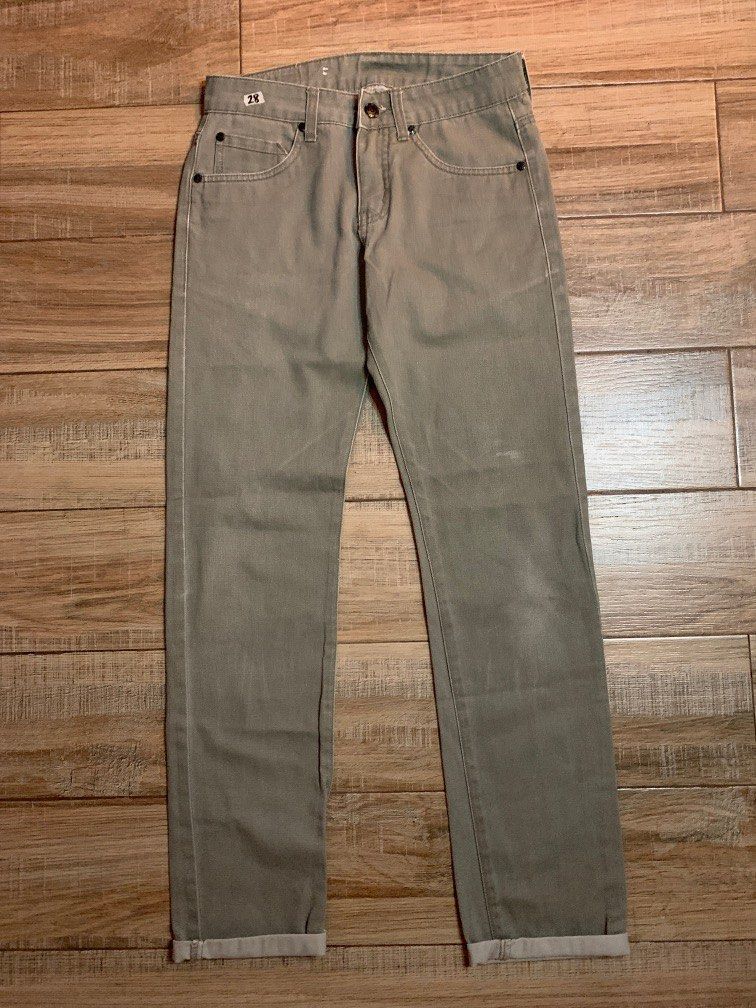 [HM-51] HUMAN Genes - Gray Jeans (Category: Jeans) located in Marikina City. Submitted by theflos (Listing ID 1235379511, Image 1). Description: "WAIST: 28"" LENGTH: 38"" CROTCH: 8.5"" LEG OPENING: 18.5"" issue: torn back pocket; faded knee part (see pics)".