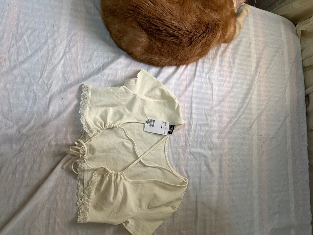H&M Tie Back Crop Top (Cream) (Category: Shirts) located in Cebu City. Submitted by cosmopolitan_source (Listing ID 1235391715, Image 3). Description: H&M Cream-colored open-back crop top with adjustable ties in the back -tag still on! bought for 499 -size: fits small to medium -rfs: decluttering -grabdelivery or lalamove available for those in Cebu.