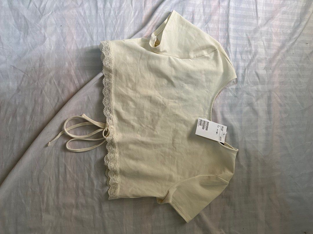 H&M Tie Back Crop Top (Cream) (Category: Shirts) located in Cebu City. Submitted by cosmopolitan_source (Listing ID 1235391715, Image 2). Description: H&M Cream-colored open-back crop top with adjustable ties in the back -tag still on! bought for 499 -size: fits small to medium -rfs: decluttering -grabdelivery or lalamove available for those in Cebu.
