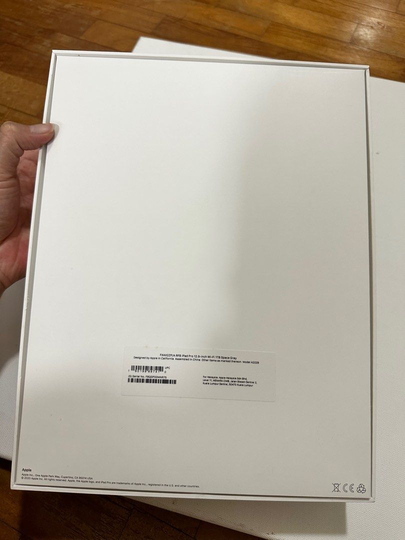 IPad Pro empty box (Category: iPad) located in Singapore. Submitted by diorshanaus (Listing ID 1235388017, Image 3). Description: Box only. Self collect from 570144 or top up for courier..