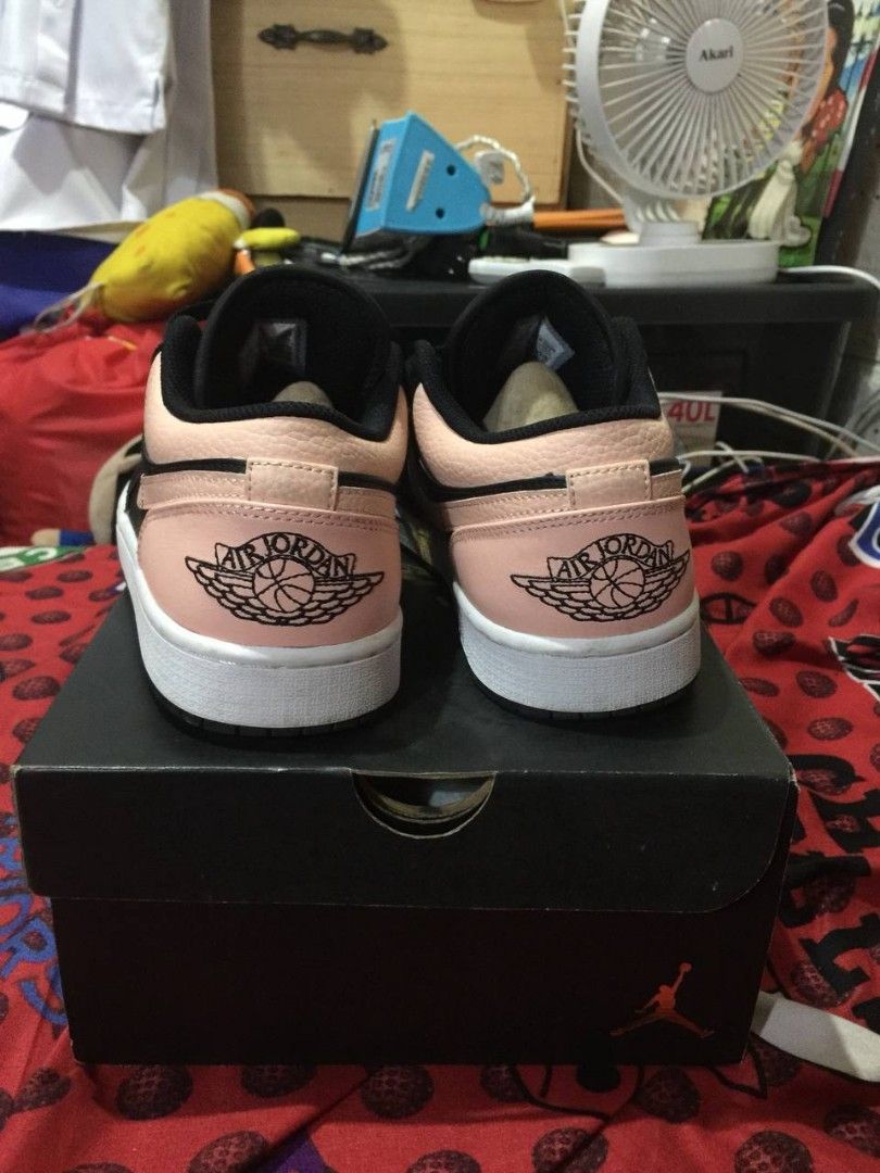 aj1 low crimson tint