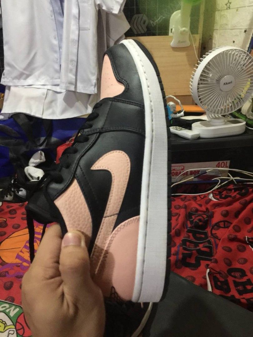 aj1 low crimson tint
