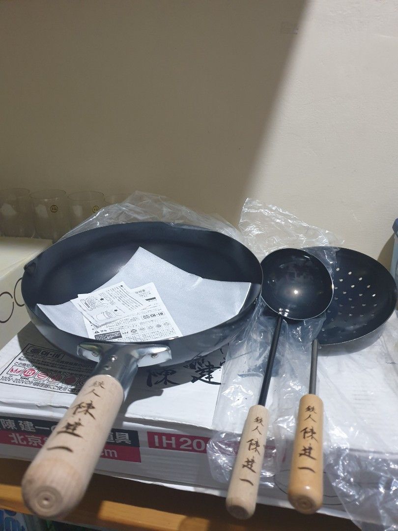 Japan wok 28cm + 2 (strainer and ladle), Furniture & Home Living
