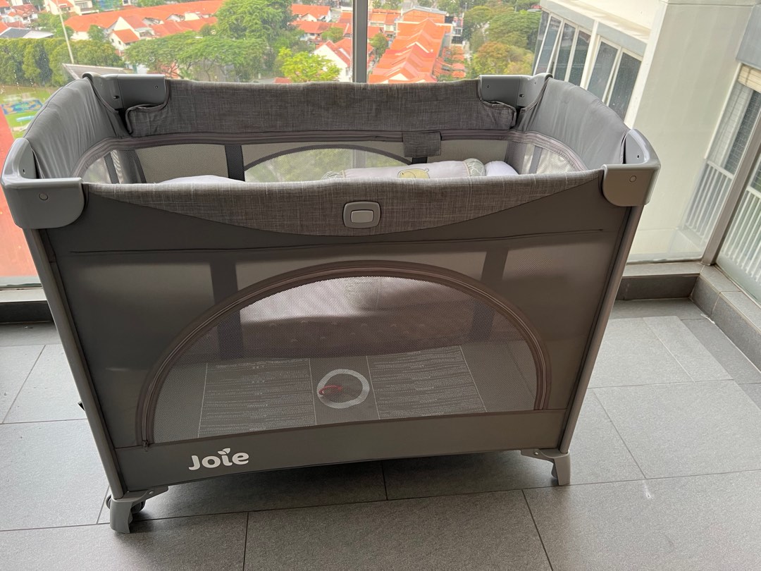 Joie kubbie travel cot, Babies & Kids, Baby Nursery & Kids Furniture