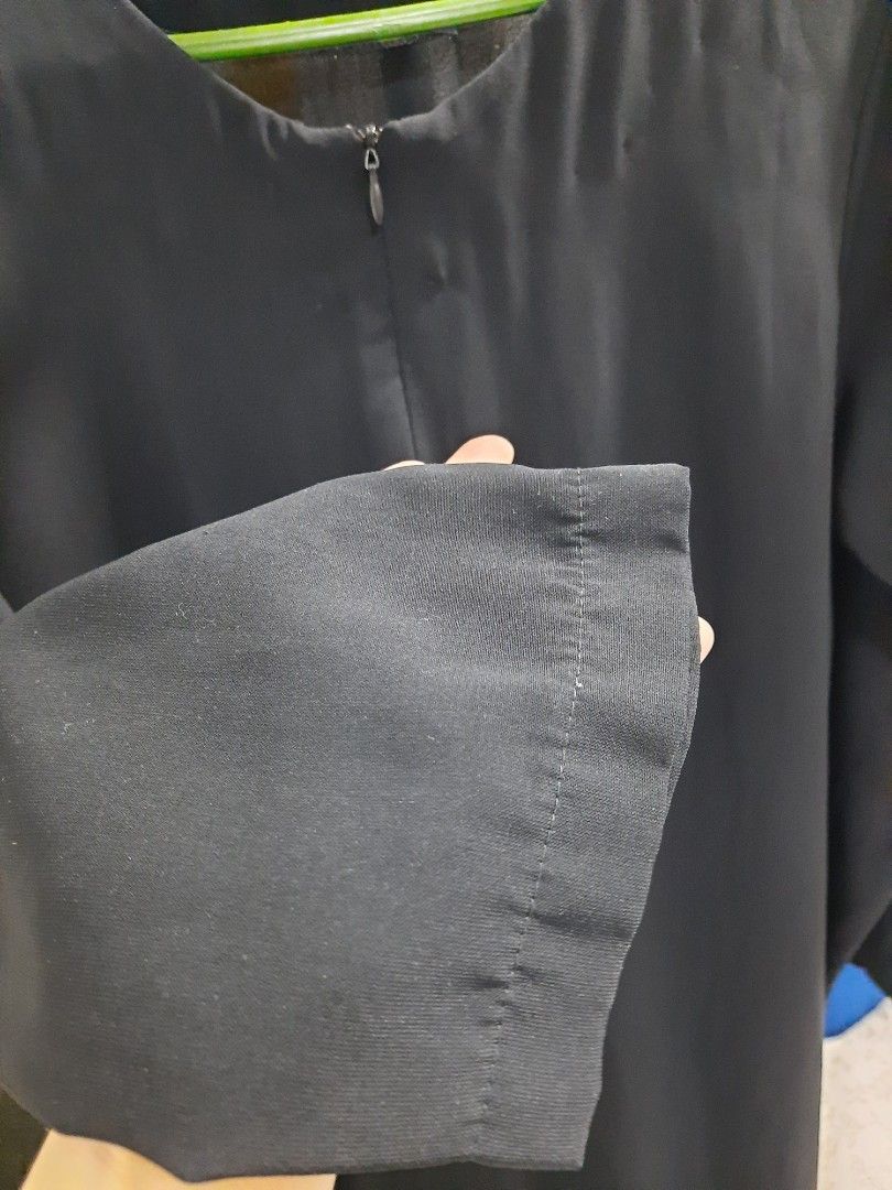 Jubah Black Plain Simple basic (Category: Kaftans & Jubahs) located in Klang. Submitted by tess_rose (Listing ID 1235435606, Image 3). Description: plain jubah material sgt lembut brand Adinda BF friendly.