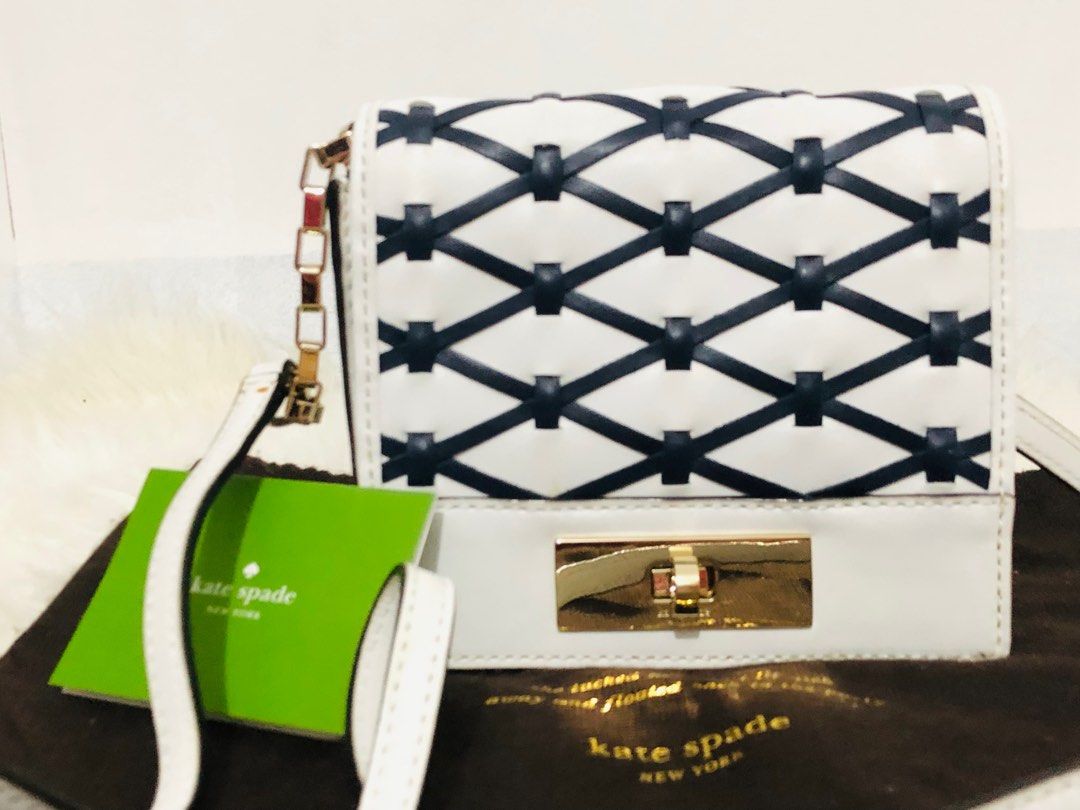 Kate Spade (Category: Luxury Bags & Wallets) located in Manila. Submitted by jimne (Listing ID 1235342577, Image 3). Description: For Sale Kate Spade ♠️ Prelove in pristine condition ❤️❤️❤️ Meet up Sm Manila Or Pick .