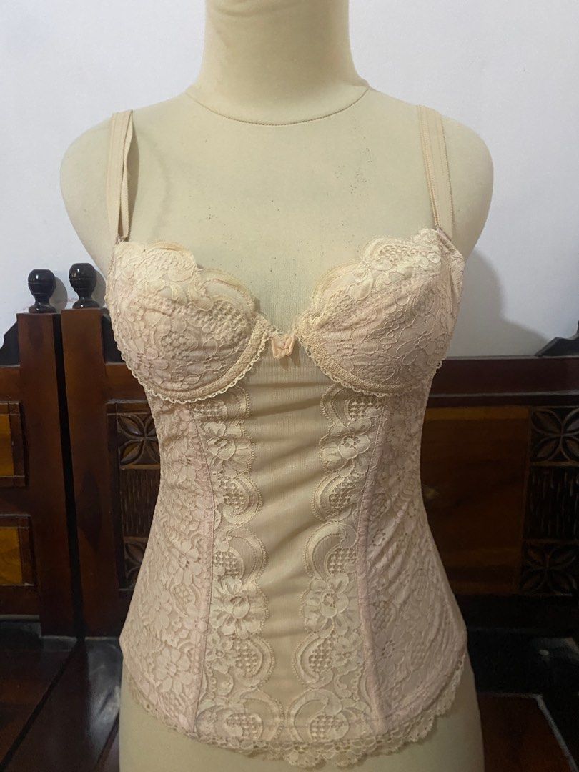 Corset Top: Atasan Korset untuk Gaya Edgy dan Percaya Diri