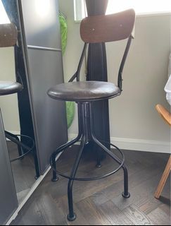 Leather bar stool great condition