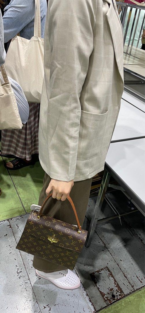 Kelly louis new arrivals vuitton