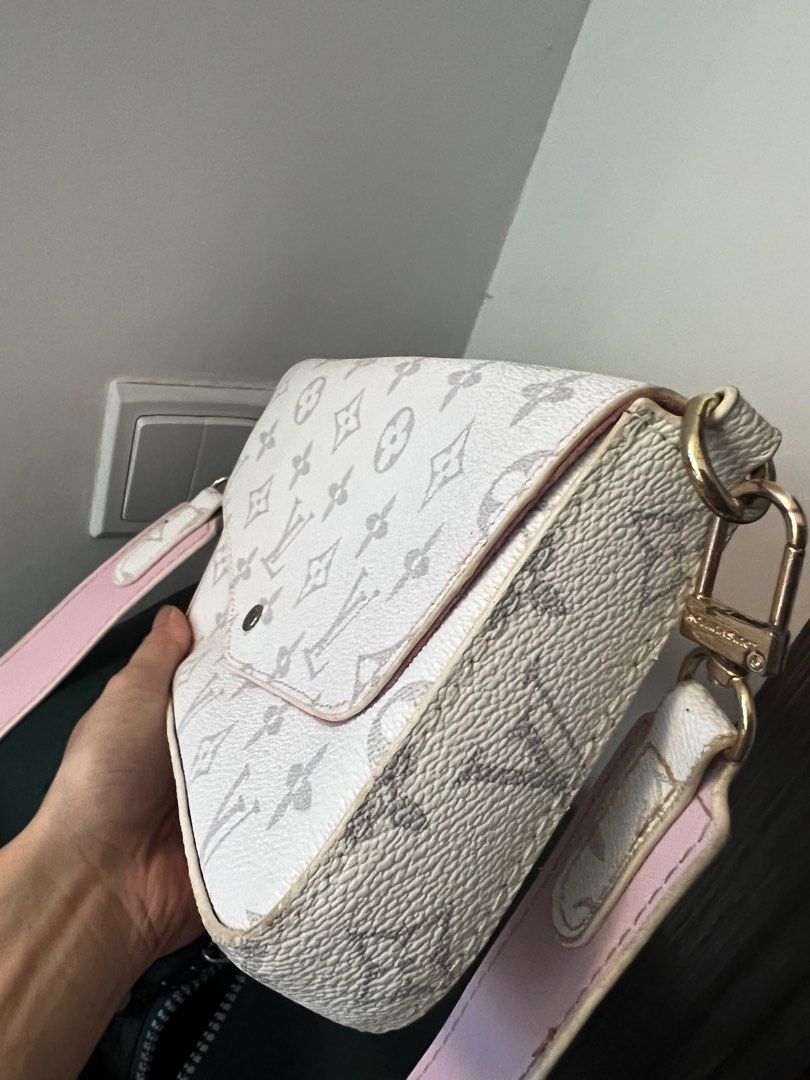 LV WHITE HAND/SLING BAG TOP GRADE, Women's Fashion, Bags & Wallets, Purses  & Pouches on Carousell