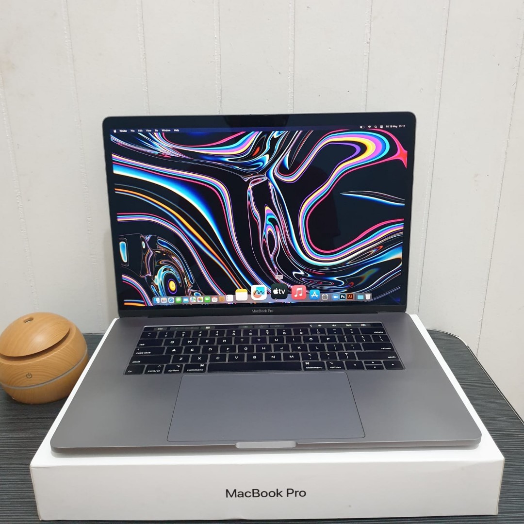 MacBook Pro 2018 SSD スペースグレイ Touch Bar Core i7 Apple 箱付き ...