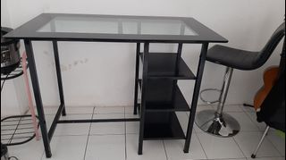 Meja makan