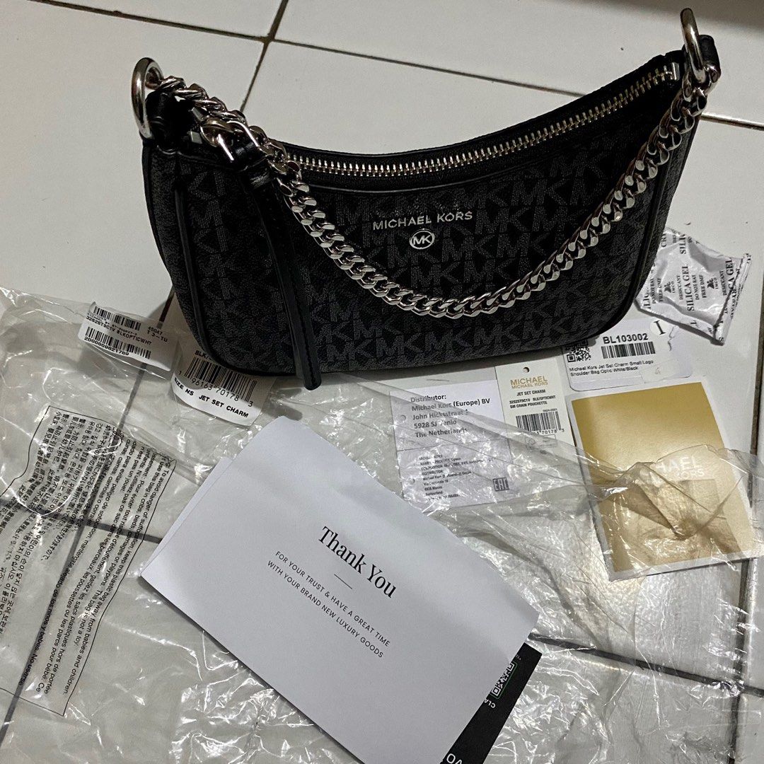 Jual MK Cora Medium Zip Pouchette Bag - Black - Jakarta Selatan - Dndn  Luxury