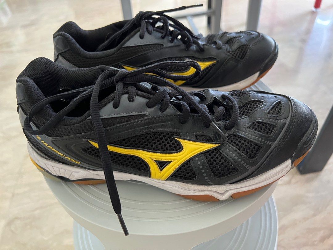 Mizuno wave hurricane gold hotsell