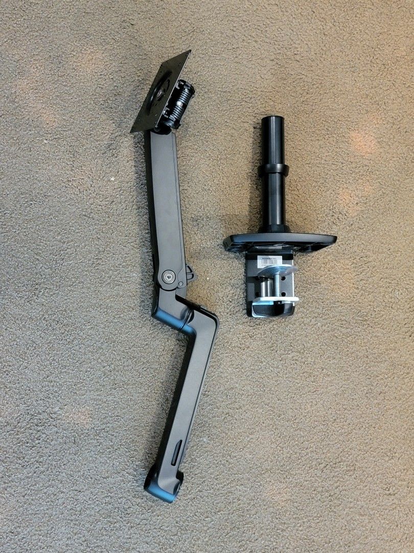 Monitor arm Amazon basics, Computers & Tech, Parts & Accessories