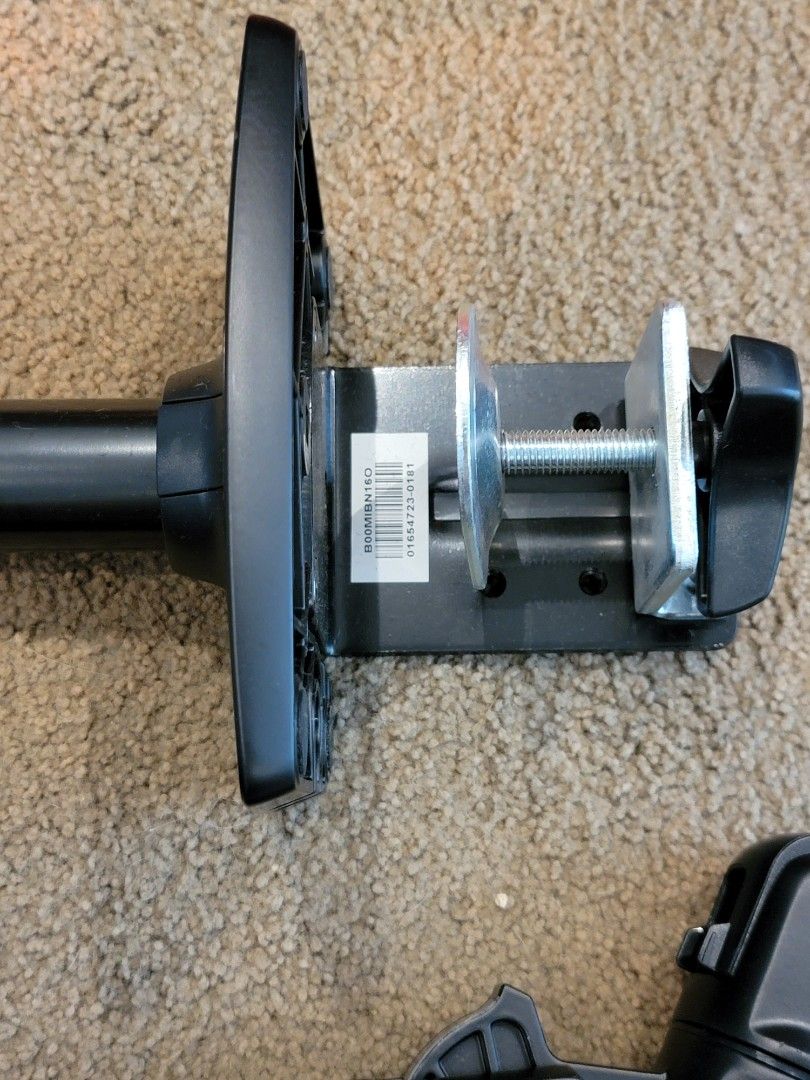 Monitor arm Amazon basics, Computers & Tech, Parts & Accessories