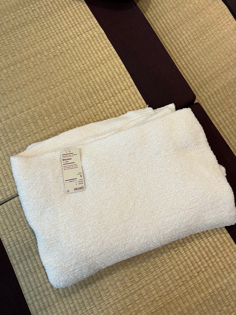 Muji blanket, Furniture & Home Living, Bedding & Towels on Carousell