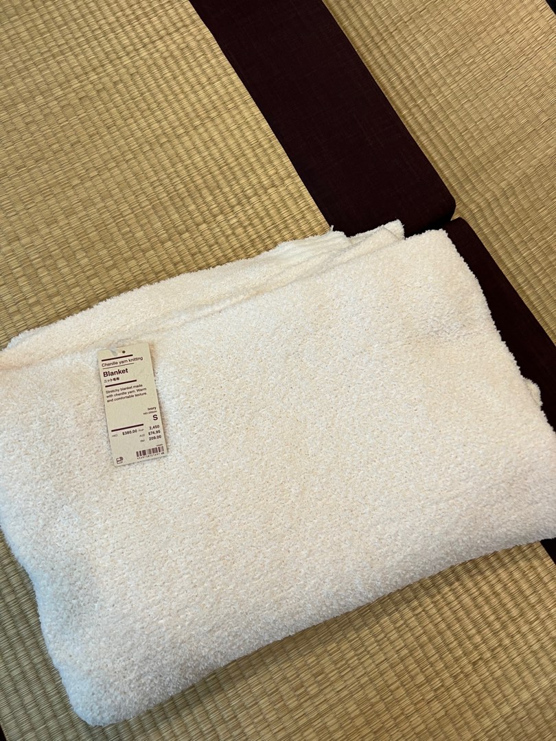 Muji blanket, Furniture & Home Living, Bedding & Towels on Carousell