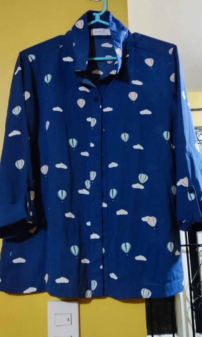 Nice office/casual wear blue blouse (Category: Blouses) located in Angono. Submitted by bblossom21 (Listing ID 1235342991, Image 3). Description: pretty top with cute hot air balloon design.💕🧡.