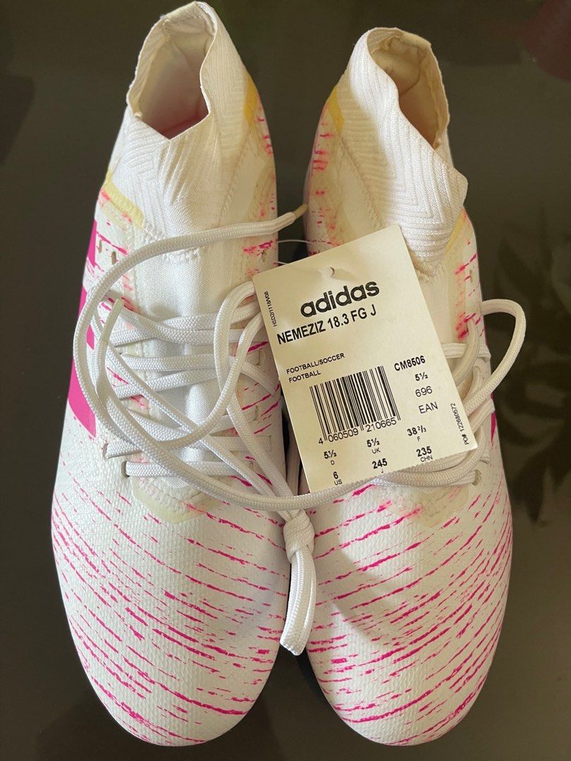 Adidas 足球鞋-全新未着過, 女裝, 鞋, 靴- Carousell