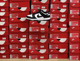 (Category: ) located in . Submitted by sneaker_game (Listing ID 1226529661, Image 1). Description: .