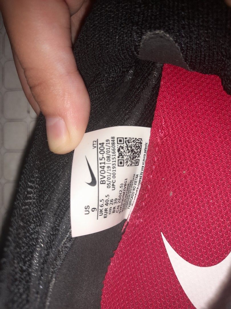 Nike Epic Phantom React FK (Category: Sneakers) located in San Pedro. Submitted by cadh_ (Listing ID 1235472696, Image 2). Description: Sobrang ganda sa personal! Slightly negotiable unless SURE BUYER! Used once only. Please swipe the photos for the size tag. Can pass as NEW. original box included. Feel free to message me for any concerns. RFS: Needs a new owner. ♡.