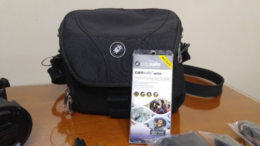 Nikon D80 with Speedlight, Photography, Cameras on Carousell