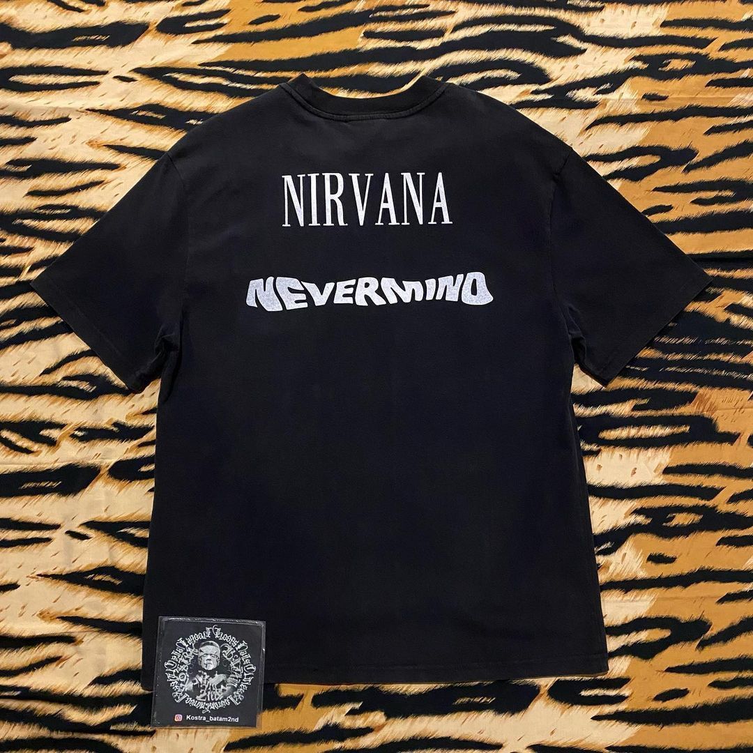Nirvana tee, Fesyen Pria, Pakaian , Atasan di Carousell