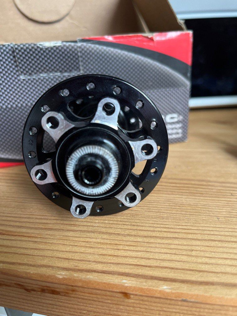 NOVATEC front hub 100mmQR, Sports Equipment, Bicycles & Parts, Parts
