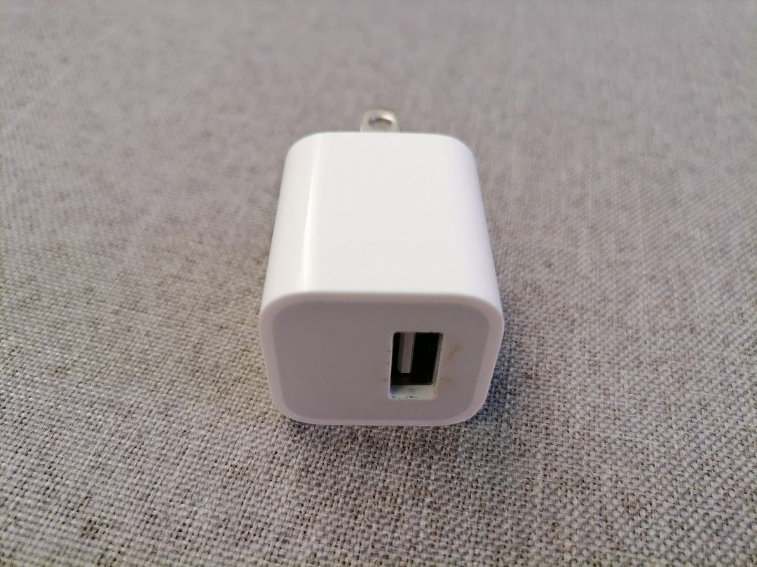Original iPhone and Apple Watch Adopter (Category: Chargers & Cables) located in Imus. Submitted by glry_shop (Listing ID 1235353006, Image 3). Description: Working and in good condition. No issues were detected..