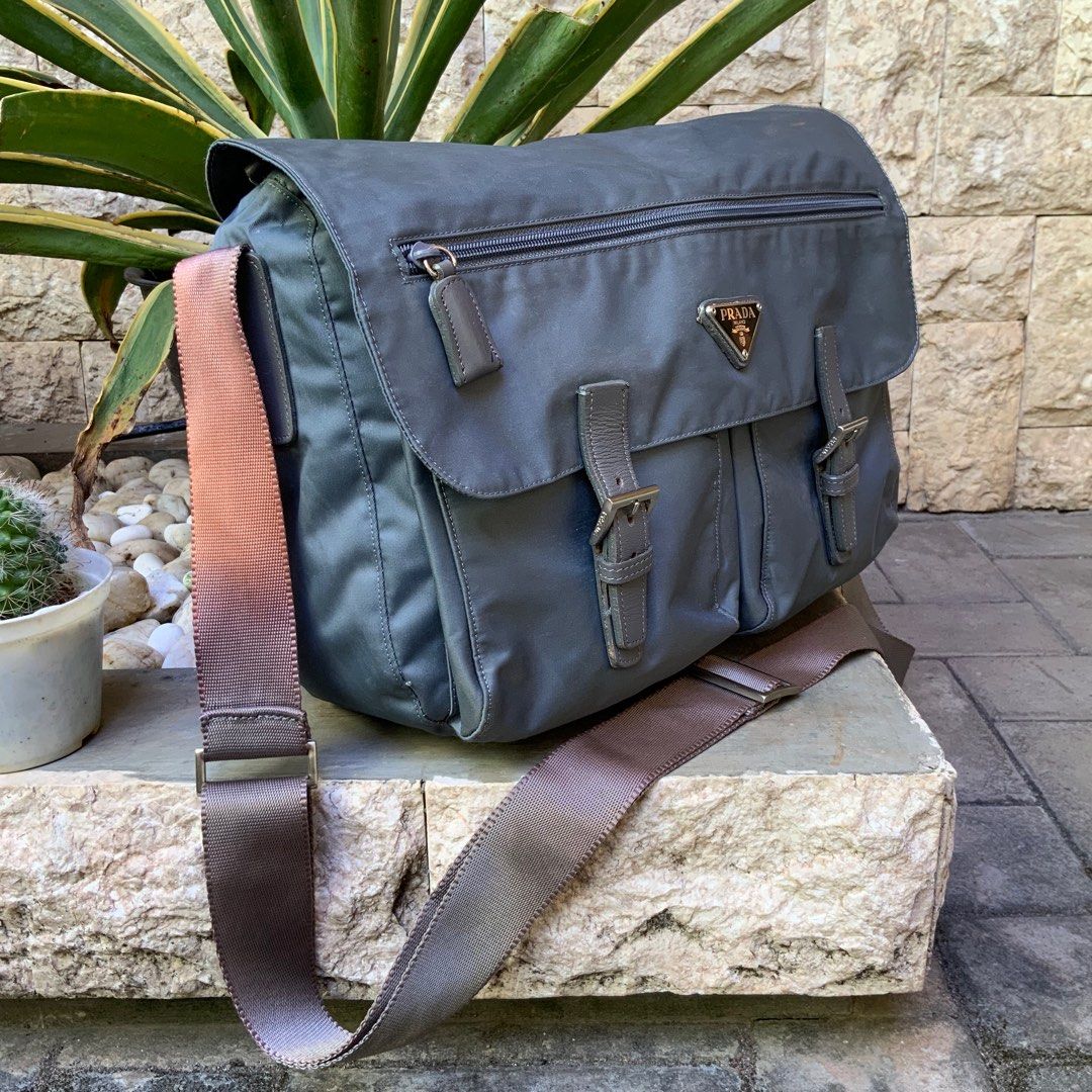 PRADA VINTAGE GREY NYLON MESSENGER BAG, Fesyen Pria, Tas & Dompet , Tas Selempang di Carousell