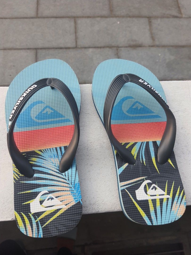 Quiksilver kids flip flops