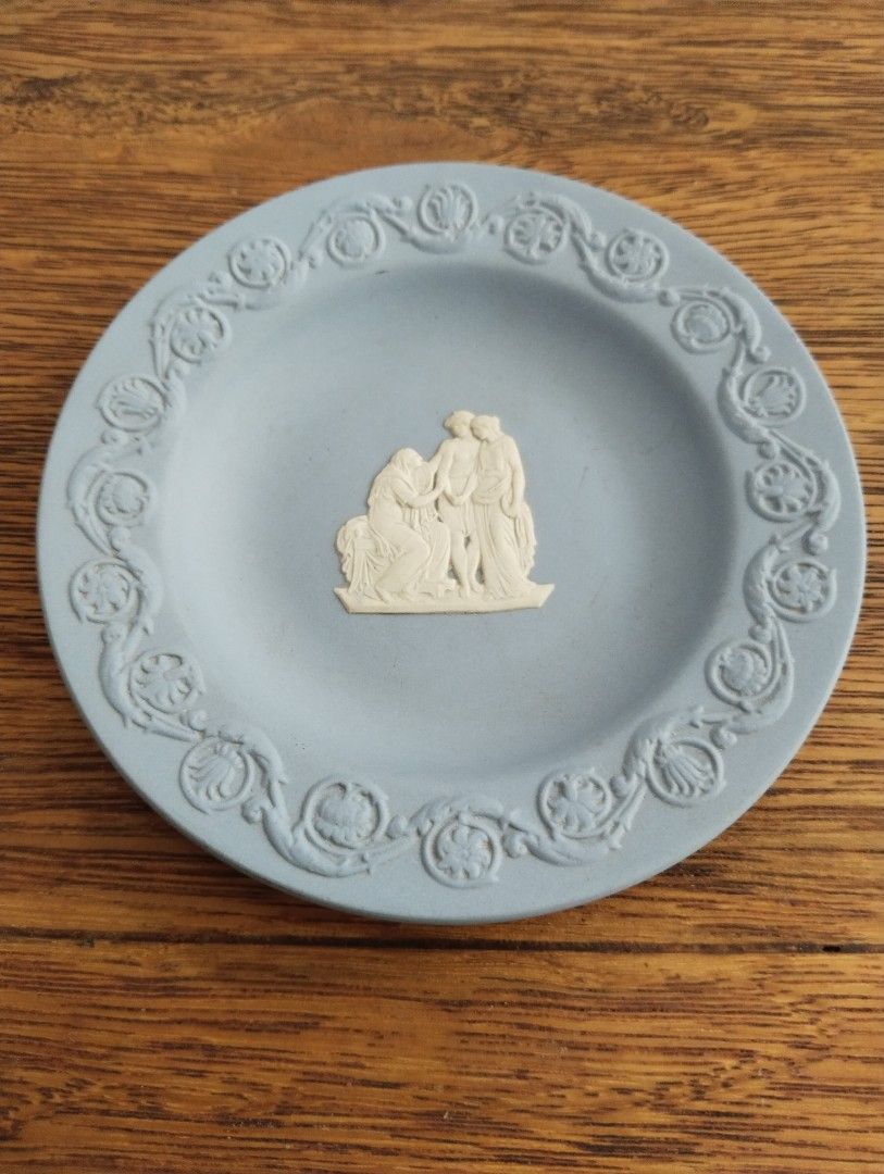 Rare vintage Wedgwood Plate, Hobbies & Toys, Collectibles & Memorabilia ...