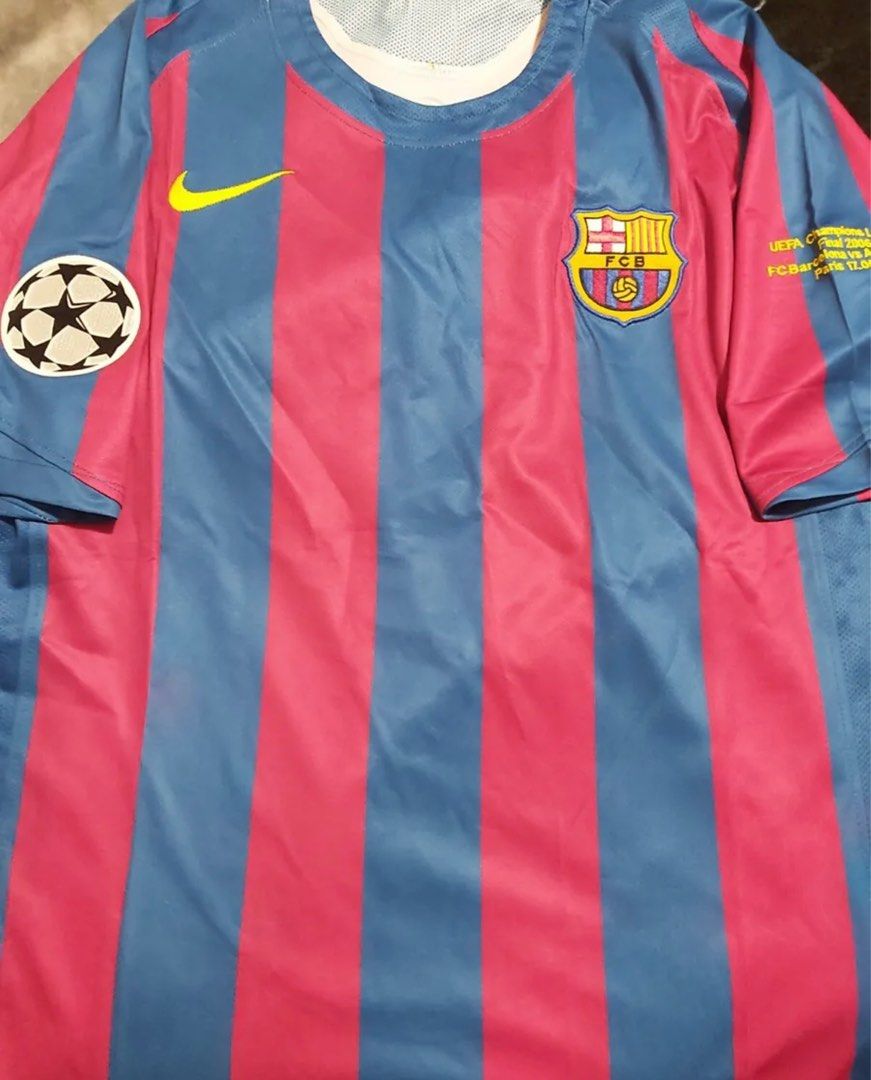 RONALDINHO SIGNED jersey Barcelona home JERSEY +COA, Hobbies & Toys