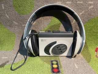 S1 Walkman personal cassette player  with equalizer made in Korea FREE HEADPHONE not sony panasonic