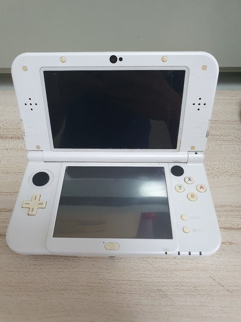 Selling White New Nintendo 3DS XL on Carousell