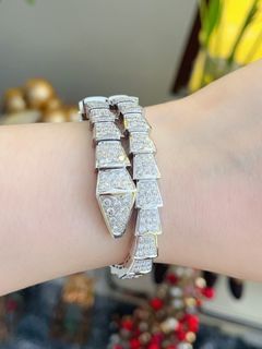 Serpenti Bangle 18k Whitegold with diamonds 16cm.