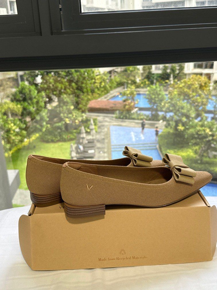 Shoes VIVAIA, Women's Fashion, Footwear, Flats on Carousell