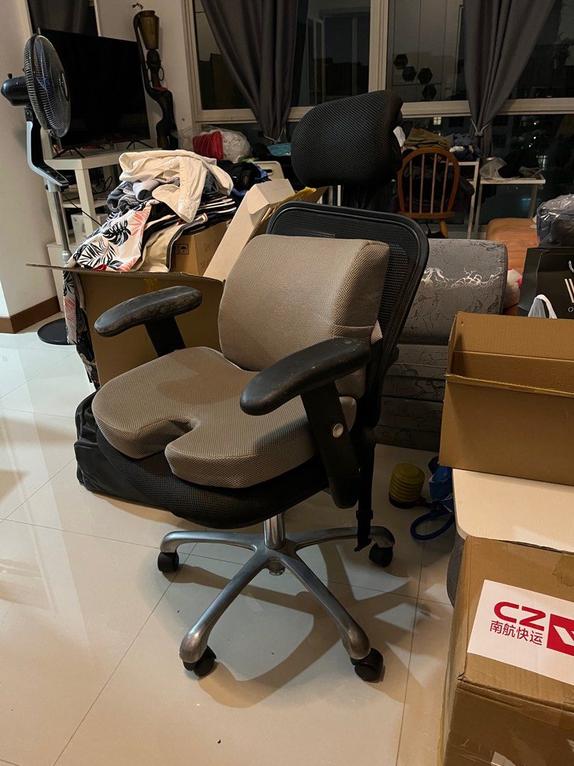 Sturdy office chair, Furniture & Home Living, Furniture, Chairs on Carousell