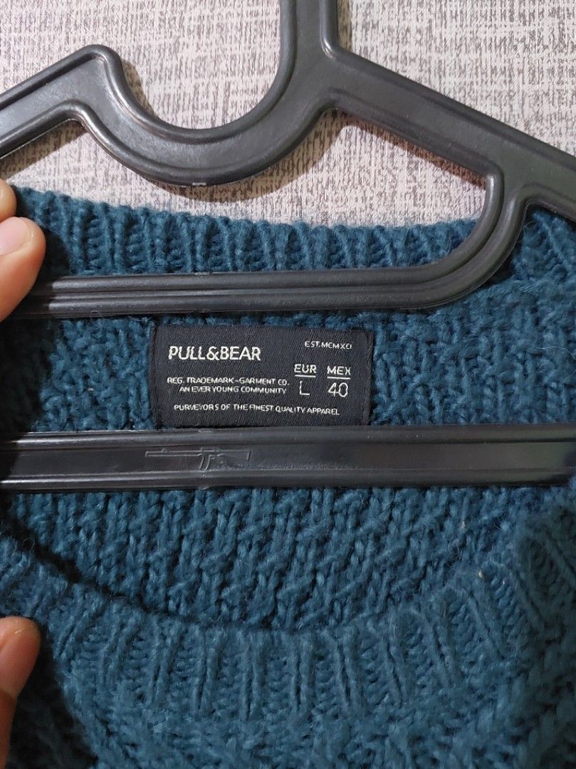 Switer rajut Pull & bear, Fesyen Pria, Pakaian , Baju Luaran di Carousell