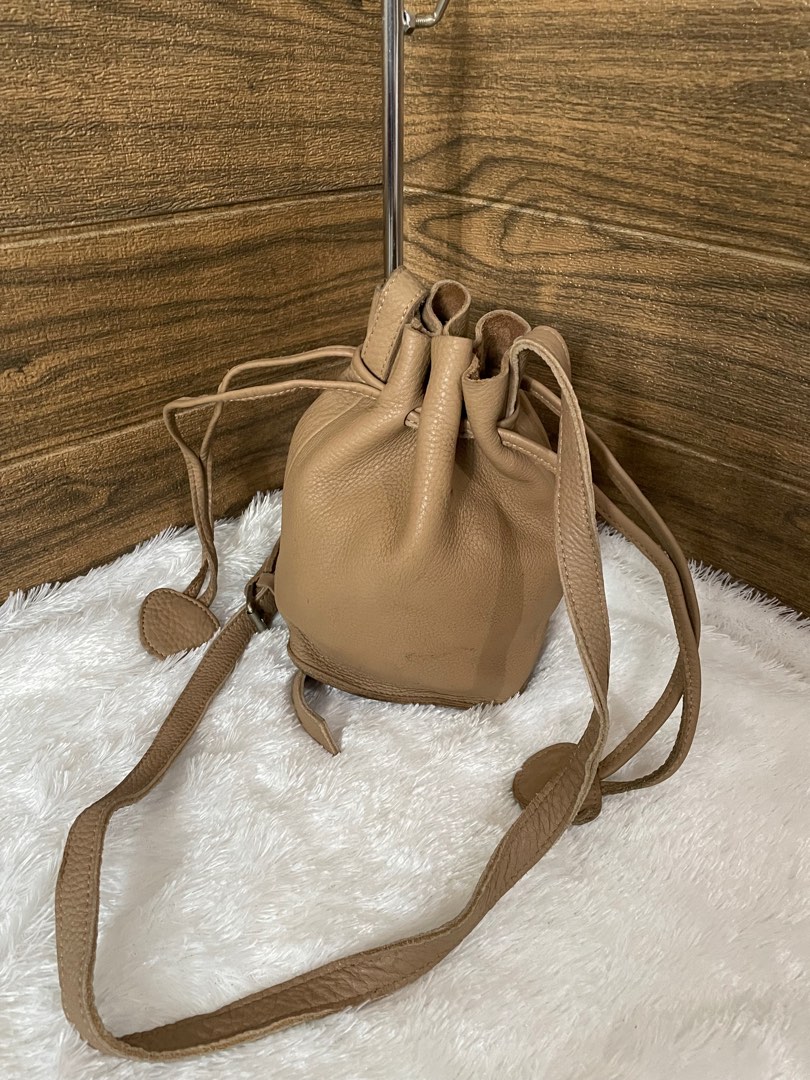 Tas serut kulit asli, Fesyen Wanita, Tas & Dompet di Carousell