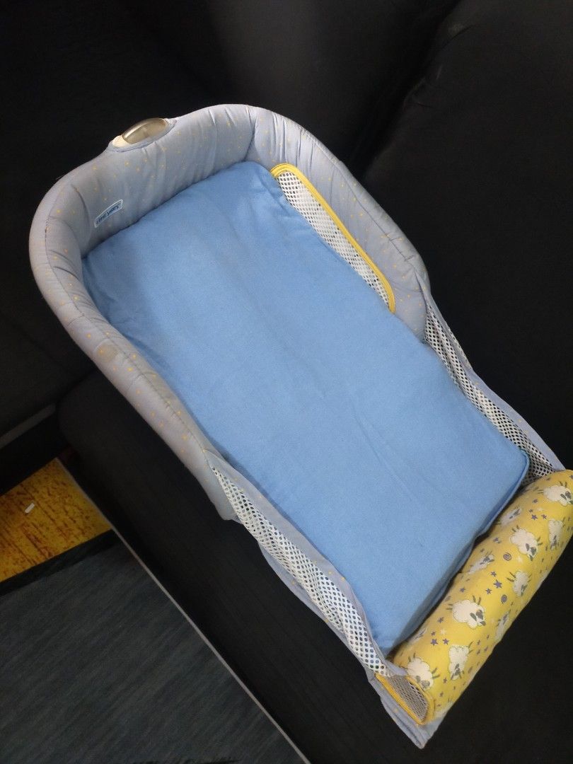 The First Years Close and Secure Sleeper (Category: Children's Beds) located in Quezon City. Submitted by rnabc (Listing ID 1235489862, Image 2). Description: Help me find this a new home. Very useful esp for travelling when you want to create an immediate bed space for your little one. With extra yellow cover but the zipper is broken. Needs wash/cleaning. Not sure if the light is still functioning. issue tastas na yung cover na white ng foam per