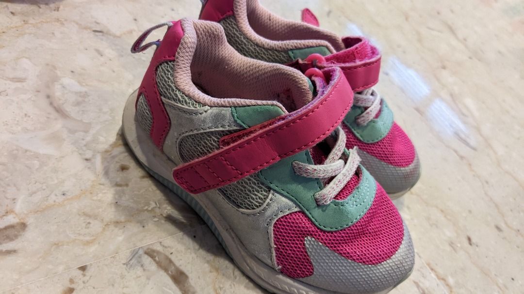 Girls sneakers size hotsell 8