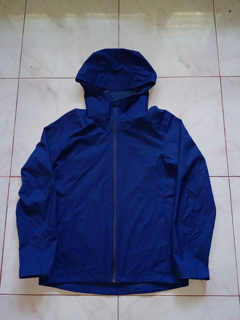 UNIQLO WATER PROOF JACKET on Carousell