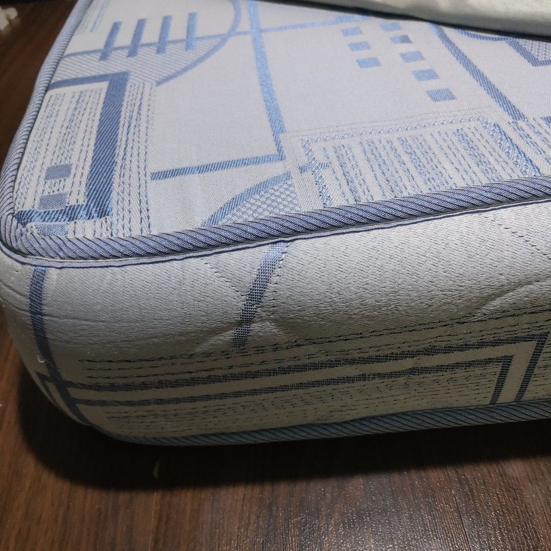 Uratex queen size bed on Carousell