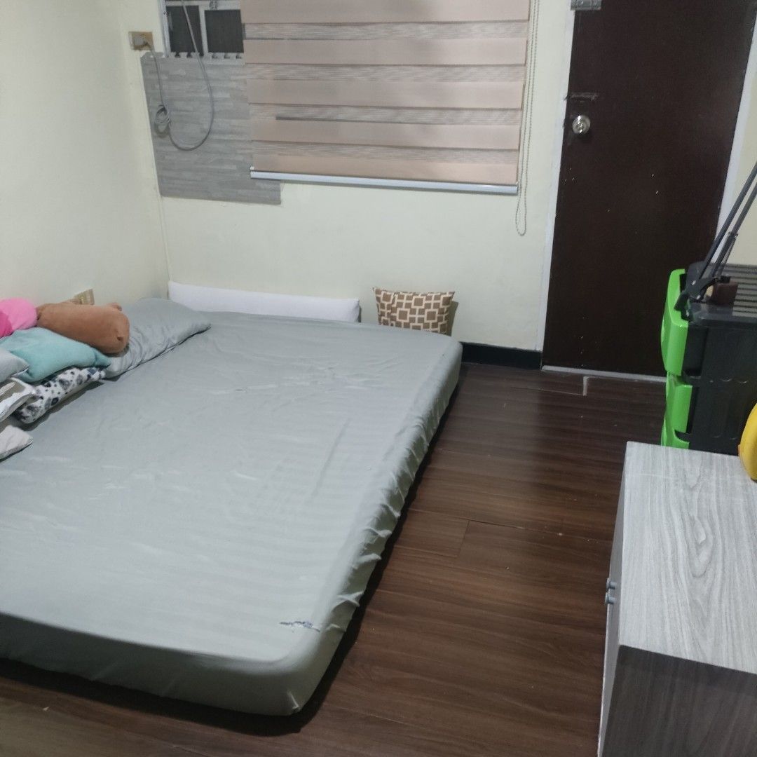 Uratex queen size bed on Carousell